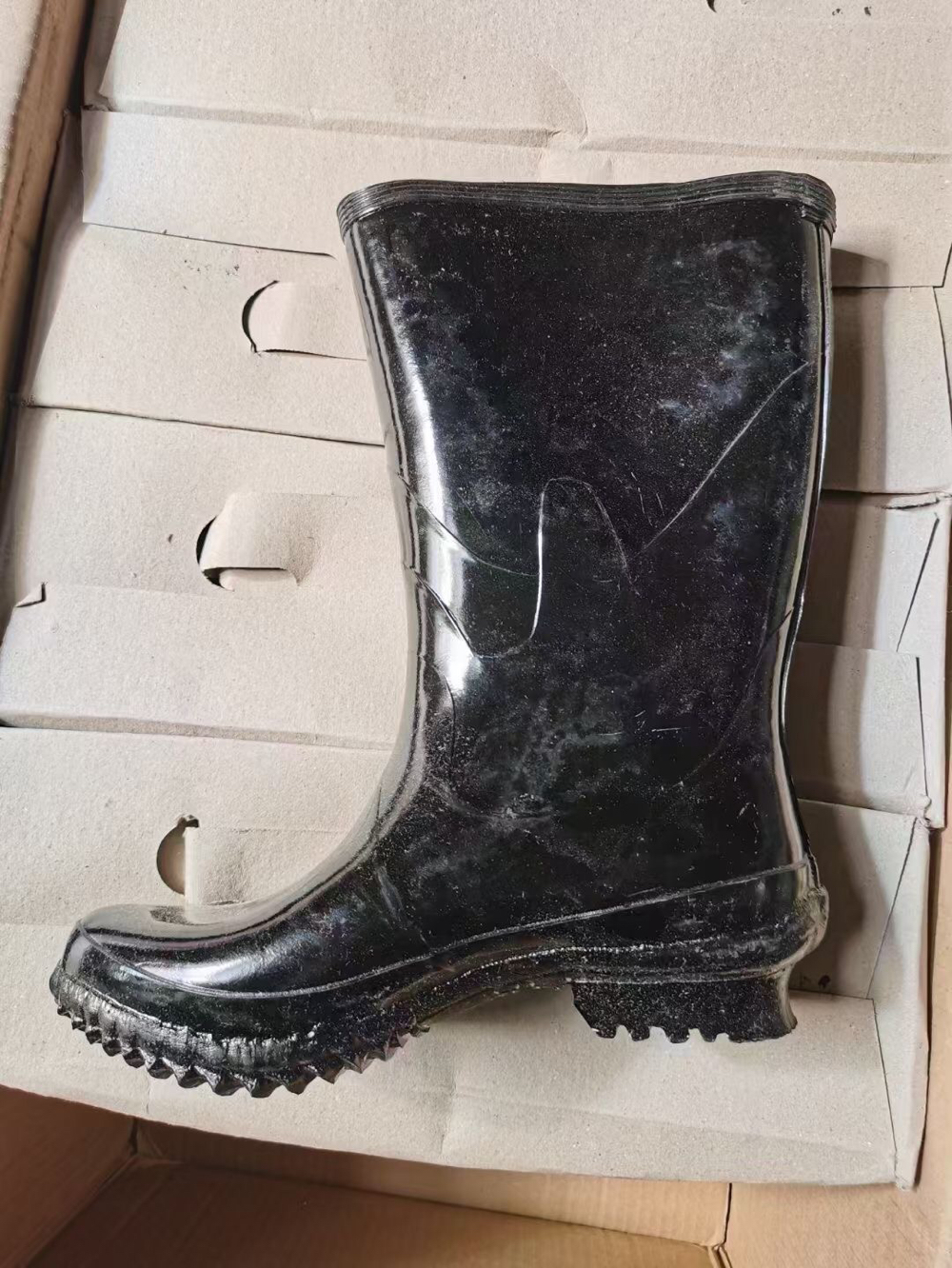 户外库存老货中筒胶靴男雨鞋防滑胶鞋男款中筒雨靴另少量耐酸胶靴