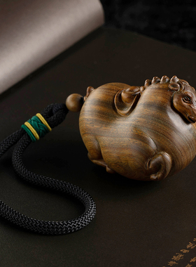 天然绿檀木实木雕刻生肖马上有钱摆件文玩手把件家居装饰品工艺品