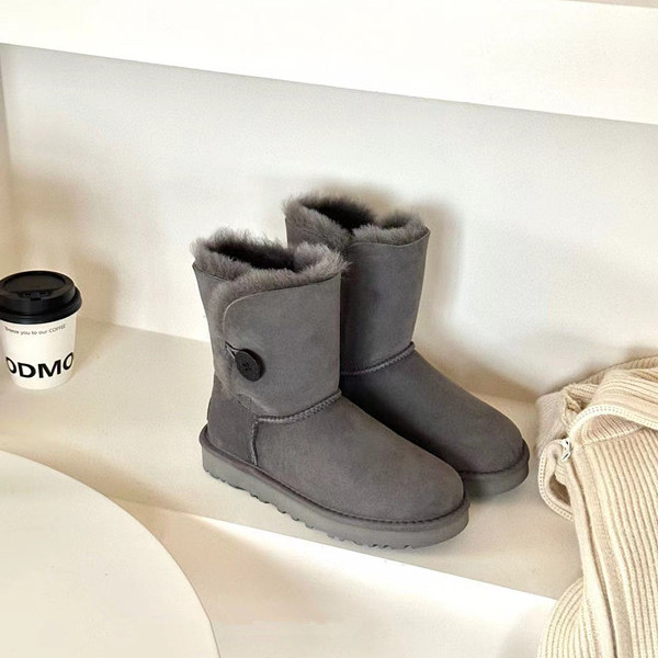 2025冬季河南保暖平底中筒一粒扣雪地靴女羊皮毛一体休闲木扣5803