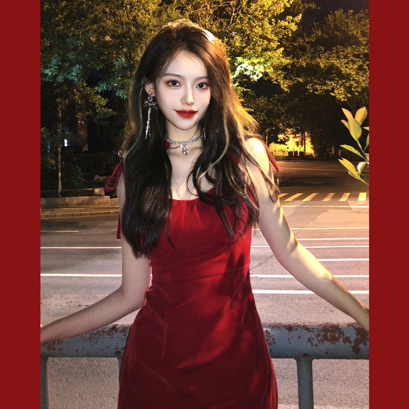 레드 셔츠 생일 드레스 가벼운 럭셔리 틈새 하이엔드 파티 평상시에도 입을 수 있는 우아한 벨벳 서스펜더 드레스