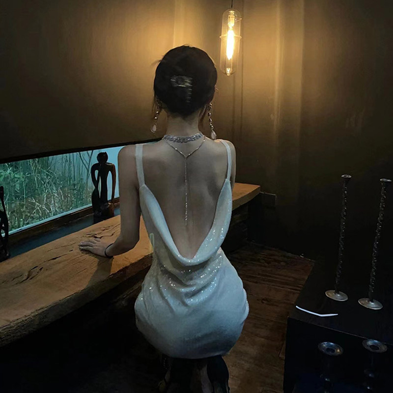 생일드레스 하이엔드 라이트 럭셔리 니치 파티드레스 평소에 입기 좋은 여성을 위한 섹시한 백리스 서스펜더 드레스