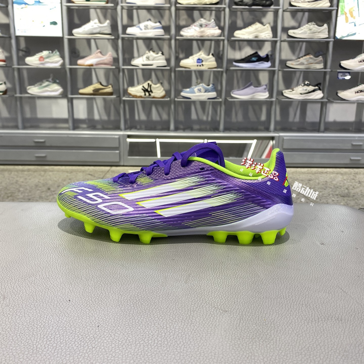 阿迪达斯春秋男运动AG短钉足球鞋