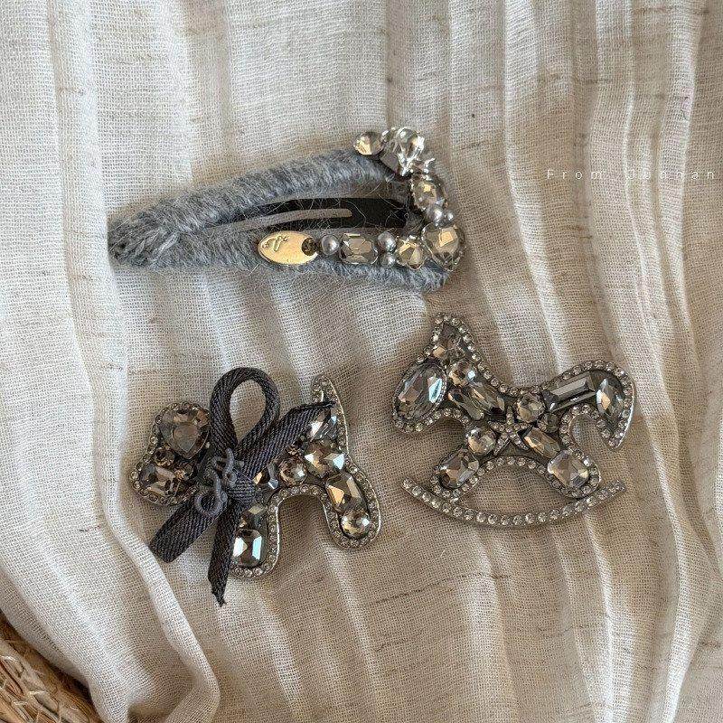 灰色闪钻泰迪小狗发夹女新款高级感侧边刘海夹时尚发卡碎发鸭嘴夹