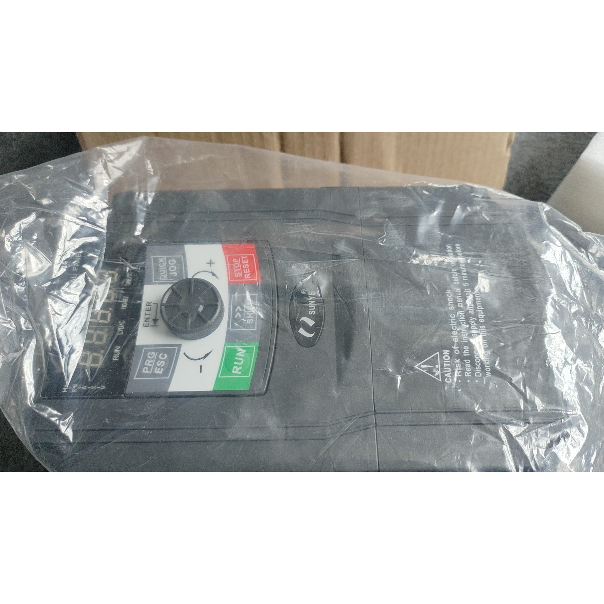 全新SUNYE日业变频器CM530-A04T2R2G，型号是议价产品