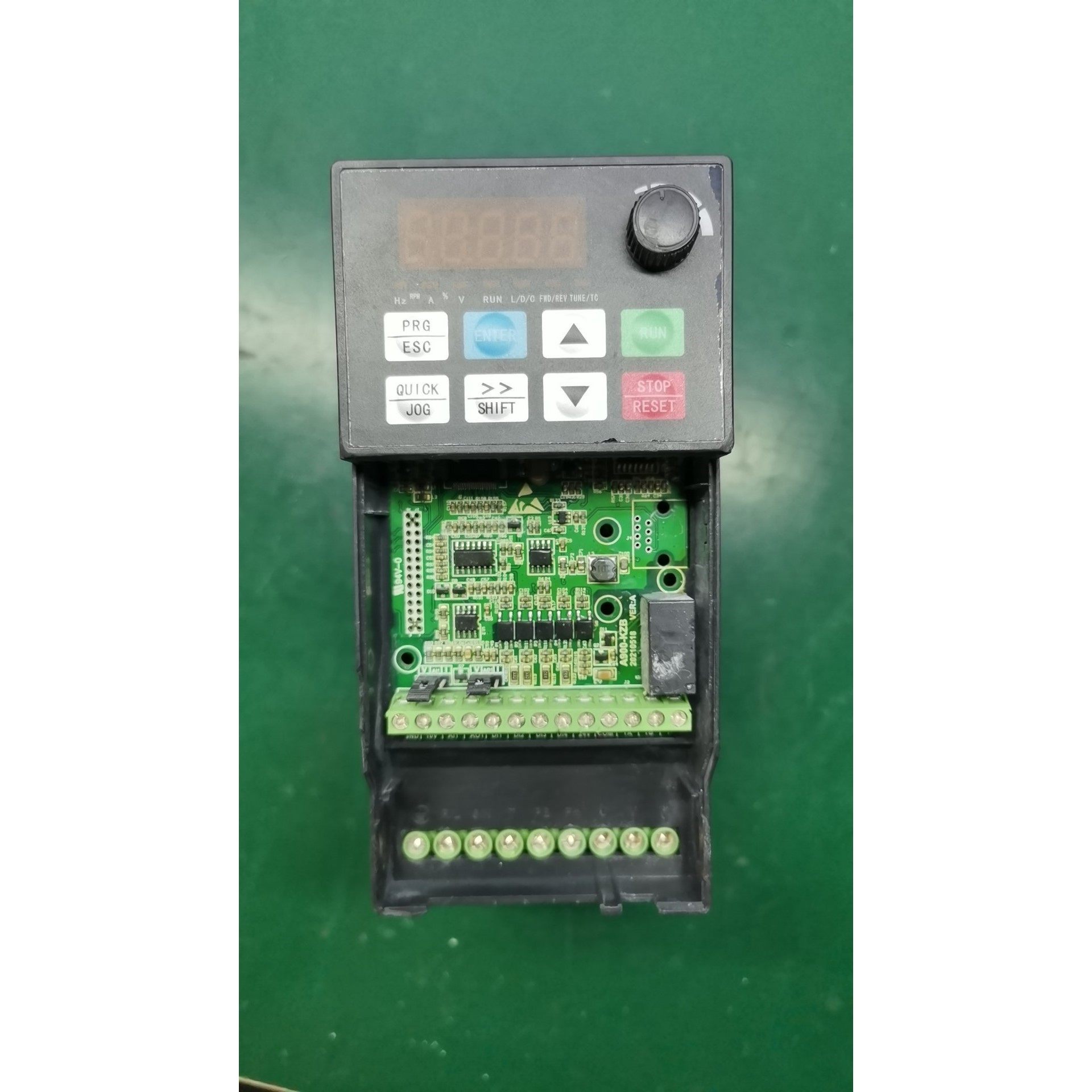 博腾变频器1.5KW，A910-4T1R5GB，成色如图所示议价产品