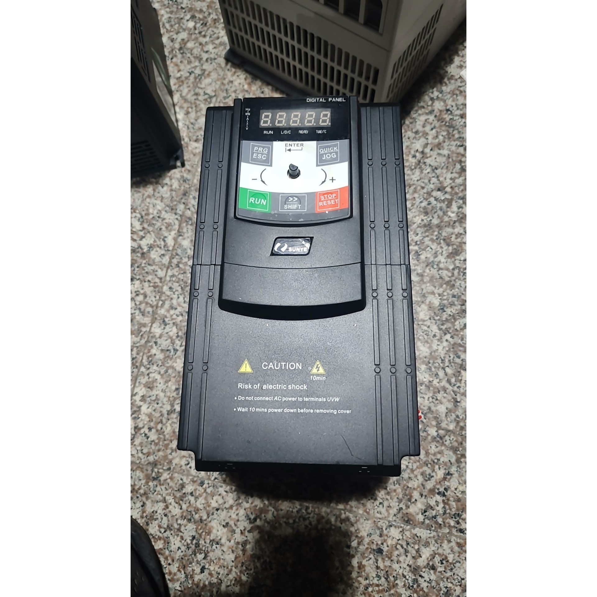 日业变频器CM530H-4T7R5GB/9R0PB 7.5K议价产品