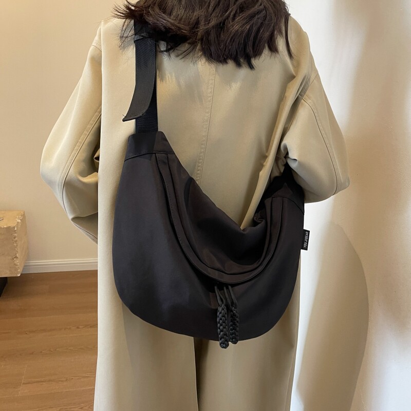 休闲大容量尼龙布饺子包女2026新款潮百搭网红韩版单肩斜挎腋下包