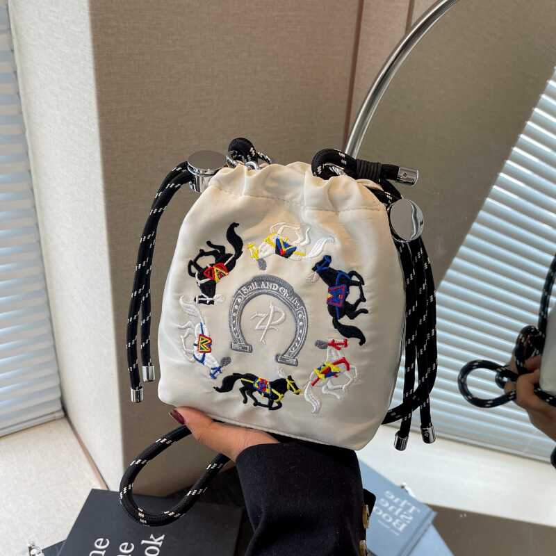撞色刺绣手机包小布包单肩斜挎包