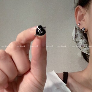 ouswa大雨落在黑岛上 纯欲ins百搭极简黑色蝴蝶结爱心耳环耳扣