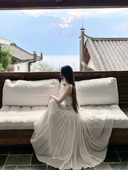 芷汀「瑰丽白桃」雪纺百褶挂脖收腰连衣裙气质长裙