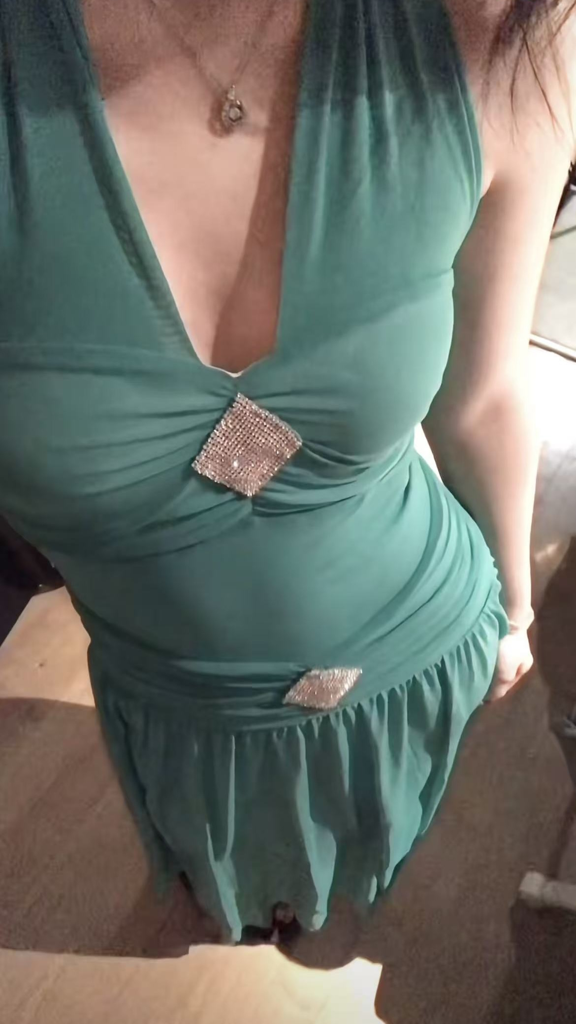 芷汀「绝色浪漫」法式镶钻挂脖吊带连衣裙海边度假气质网纱长裙