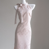 芷汀「娇芷」新中式 粉色竹叶提花蝴蝶结挂脖旗袍敬酒服订婚连衣裙