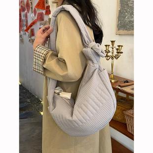 田曦薇同款 大容量小众通勤单肩斜挎包 慵懒风宽肩带托特云朵包新款