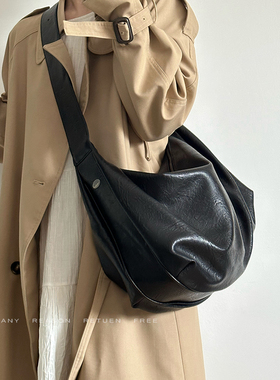 软皮大容量黑色饺子包包女2026新款复古高级感休闲单肩斜挎托特包