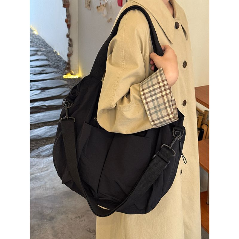 日系工装防水尼龙托特包2025新款大容量休闲单肩斜挎包通勤腋下包