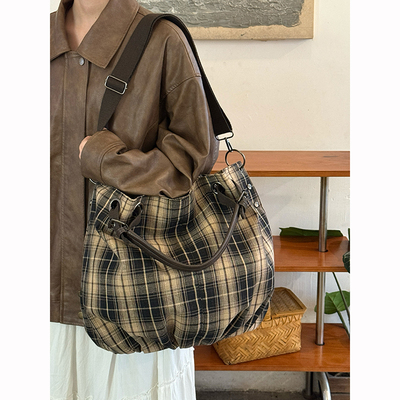 日系复古英伦风格纹帆布包女2025新款大容量托特包通勤单肩斜挎包