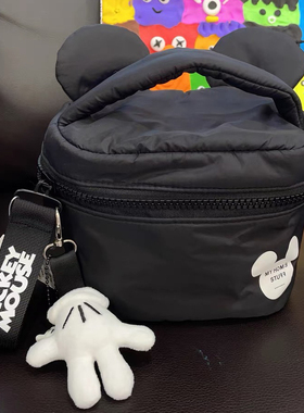 黑色防水米qi化妆包网红洗漱包旅行收纳包便携化妆袋随身包新款