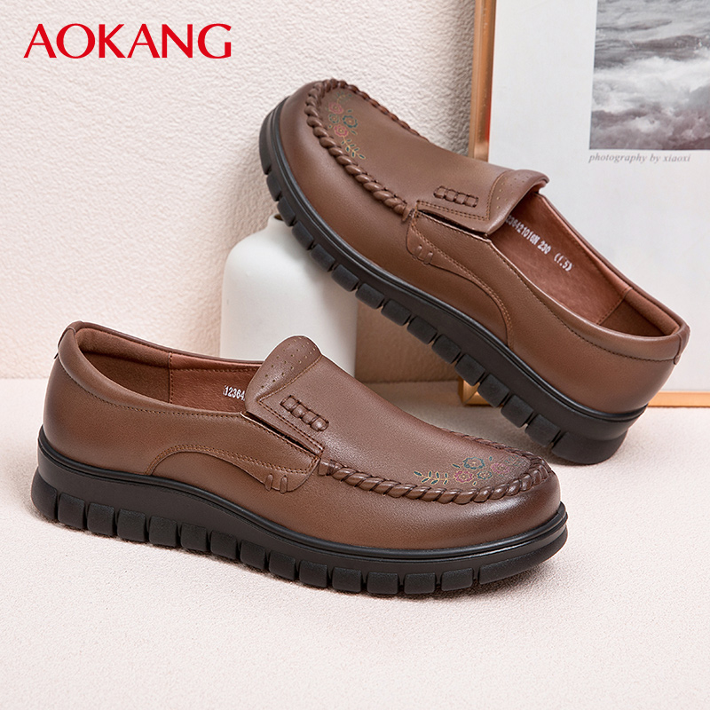 奥康春秋款软底妈妈鞋