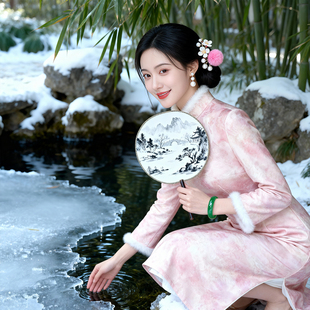 新中式改良旗袍2025冬季粉色加绒保暖复古风气质修身显瘦遮肚子女