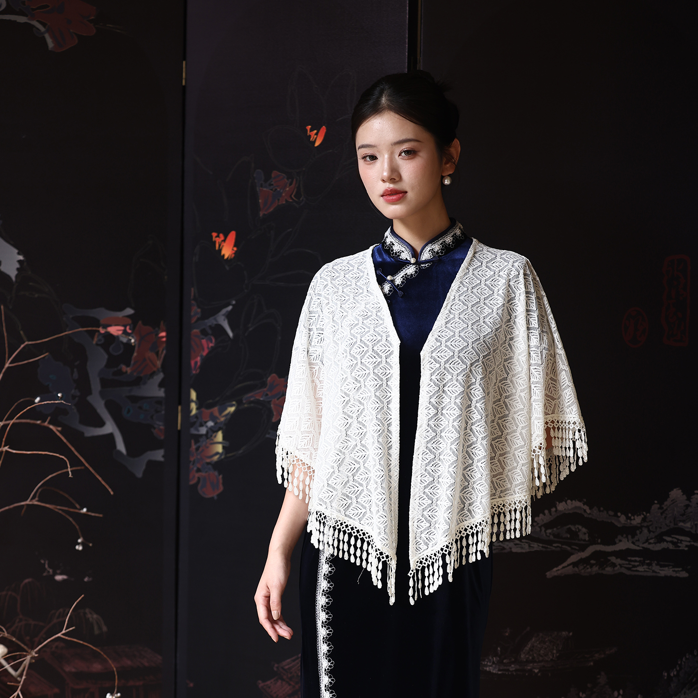 2025年新款蕾丝披肩旗袍外搭配