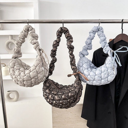 CAHMLO桃心饺子包韩版褶皱云朵包ins百搭泡泡腋下单肩斜挎包