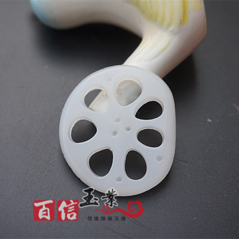 阿富汗白玉镂空雕刻莲菜片吊坠挂件 白玉藕片玉佩玉坠莲财配饰