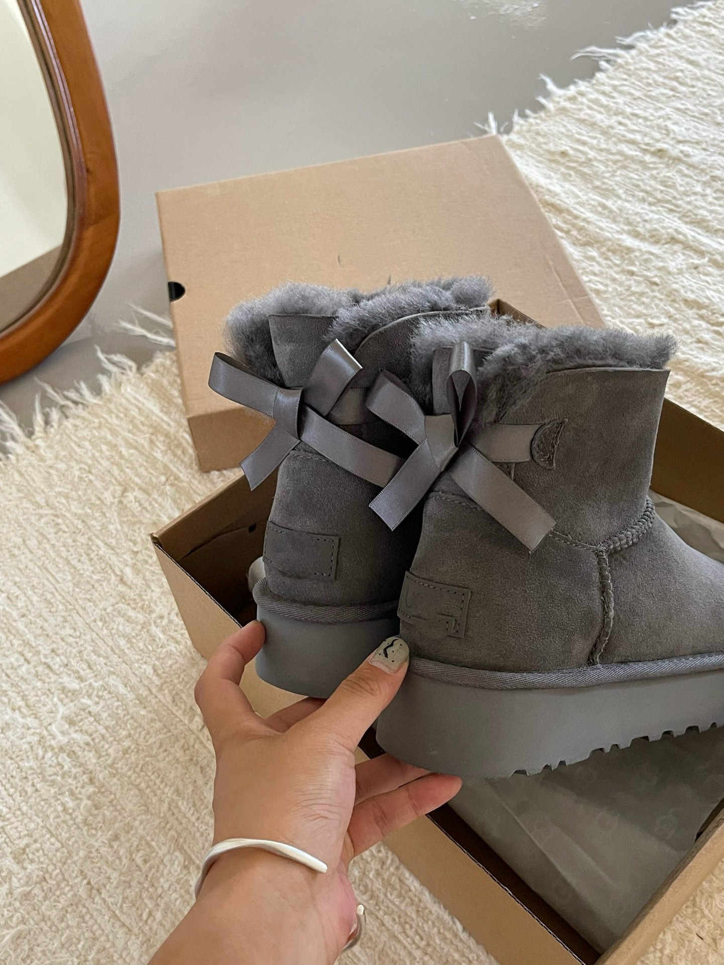 桑坡村2025新款厚底蝴蝶结经典百搭简约女冬季超保暖真羊皮毛一体