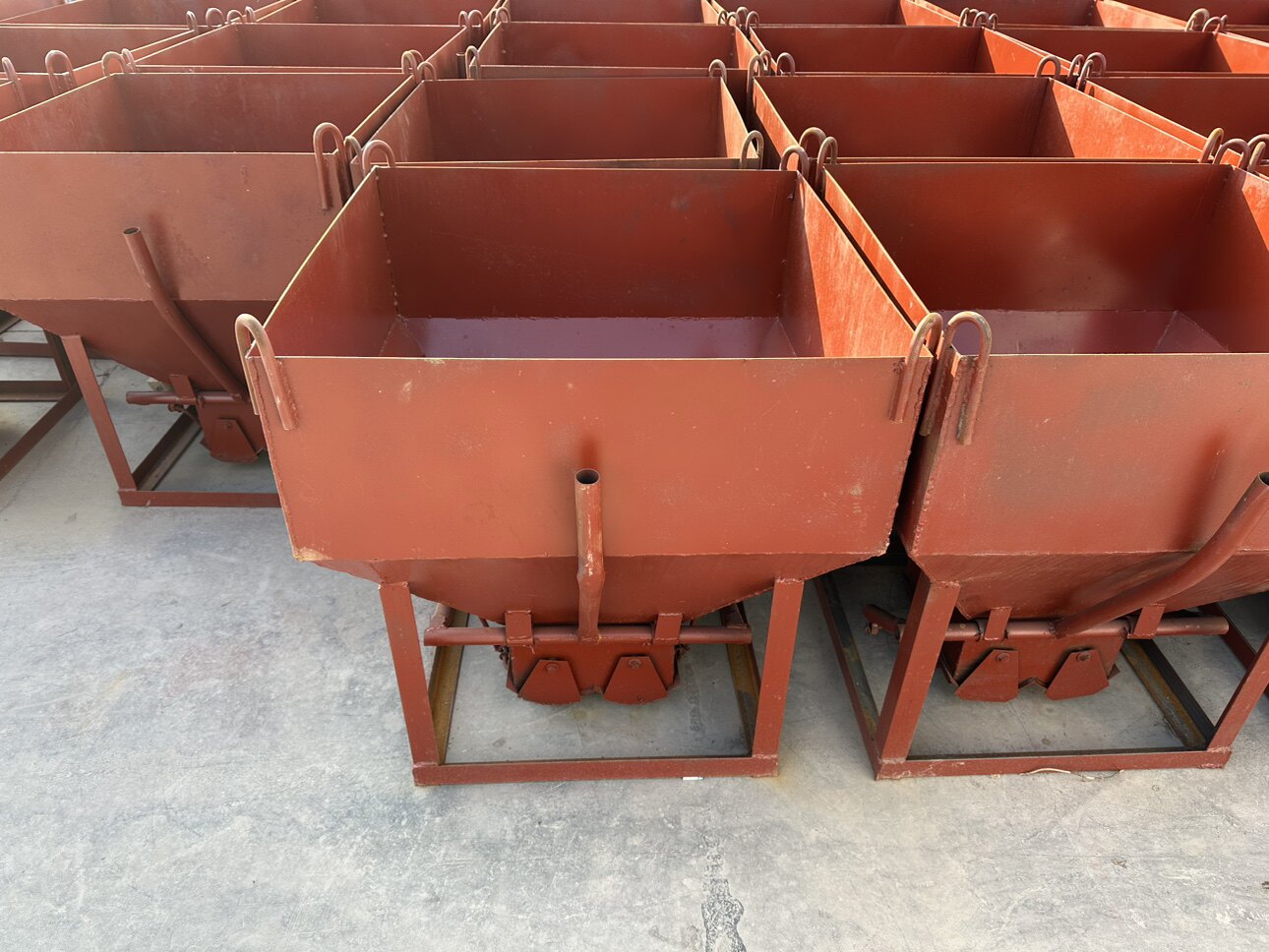 工地下灰料斗塔机混凝土料斗齿轮方形圆形多功能长嘴灰盘砖斗加厚,五金/工具,工程/建筑机械,淘宝优惠券,粉丝福利购,淘宝优惠卷