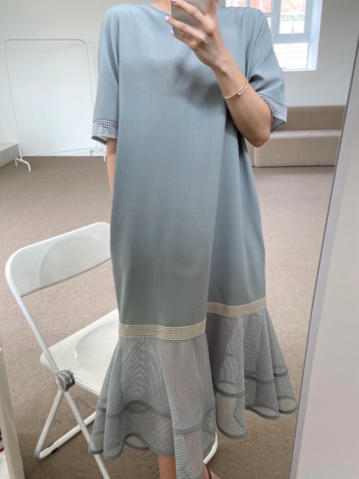 유럽 ??여름 새 스타일 라운드 넥 반팔 루즈하고 슬림한 무릎 위 스플라이스 더블 레이어 메쉬 피쉬테일 트림 중간 길이 드레스