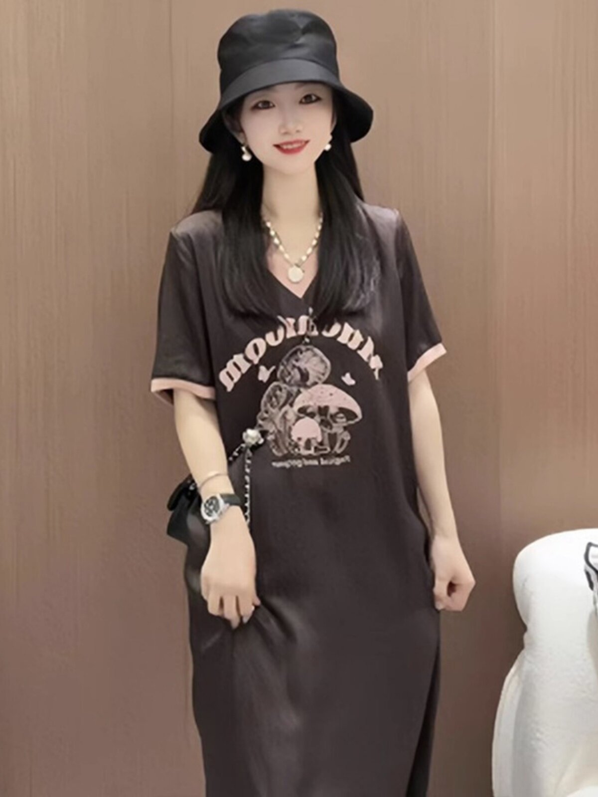 유럽 ??유명 브랜드 여성 캐주얼 스타일 디자인 브이넥 반팔 대비 문자 프린트 무릎 위 멋진 드레스