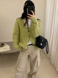 韩系V领拉毛单排扣绿色针织开衫女秋冬新款宽松软糯毛衣外套上衣