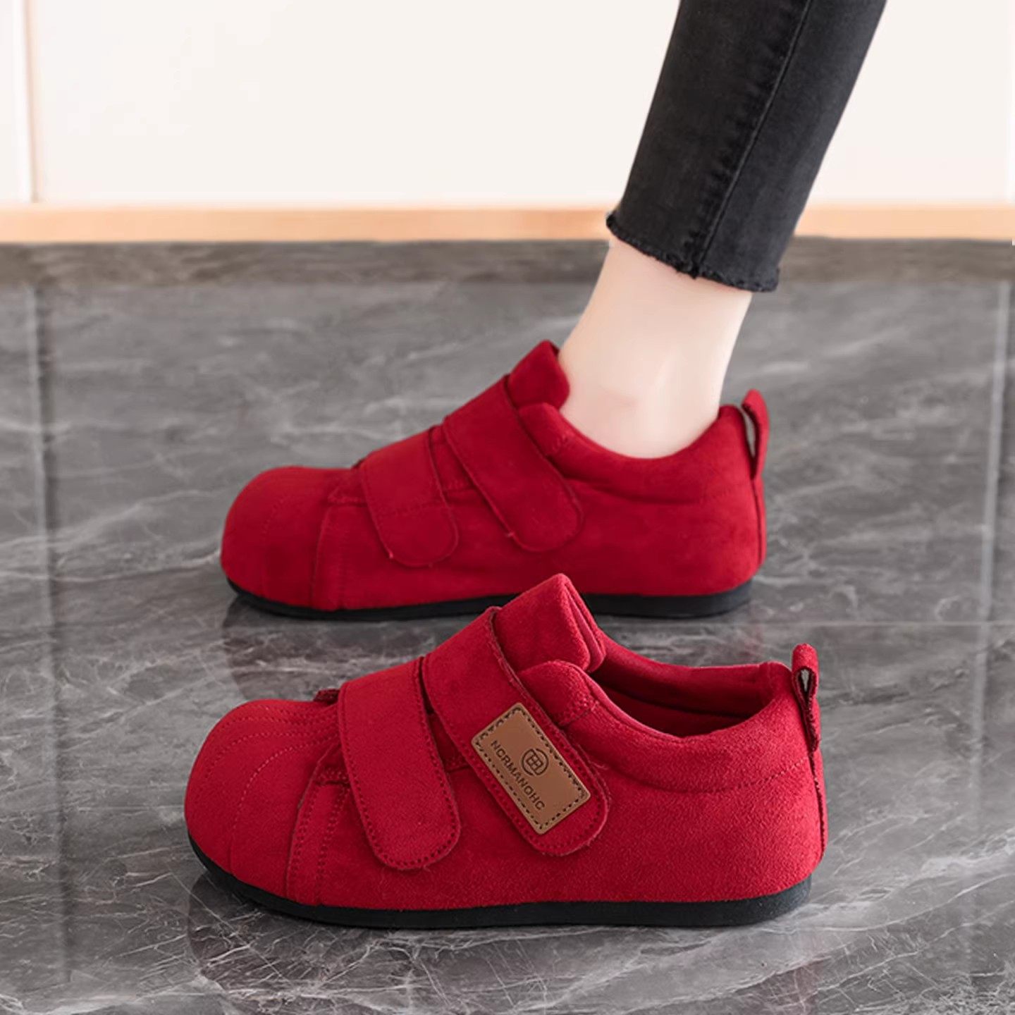 红色德训鞋女2026新款春季魔术贴孕妇勃肯单鞋软底不累脚运动板鞋