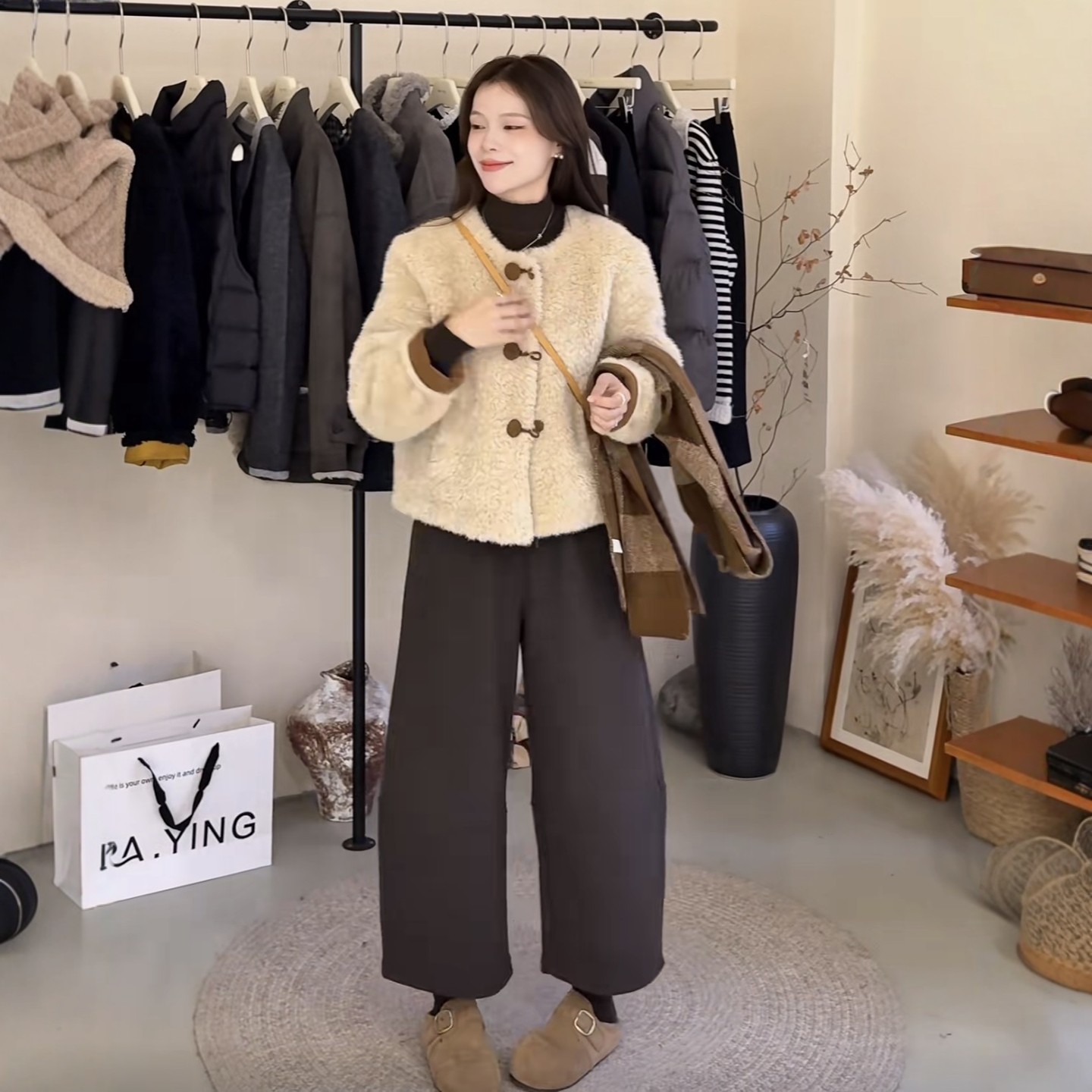 小香风短款羊羔毛外套女冬季2025爆款小个子时尚加厚皮毛一体上衣