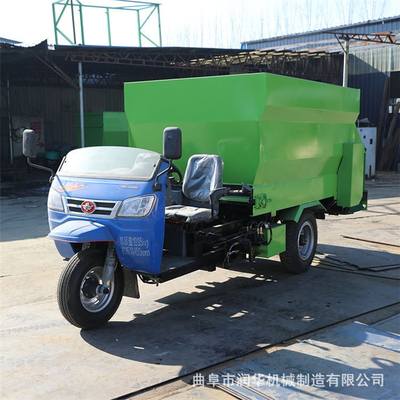 柴油撒料车货源 牛羊驴骆驼自动饲喂车 机械化养殖用投料车