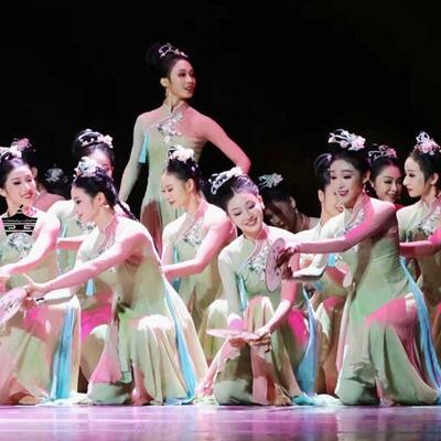 新款胶州秧歌淡妆浓抹总相宜舞蹈演出服古典舞女团扇同款表演服装