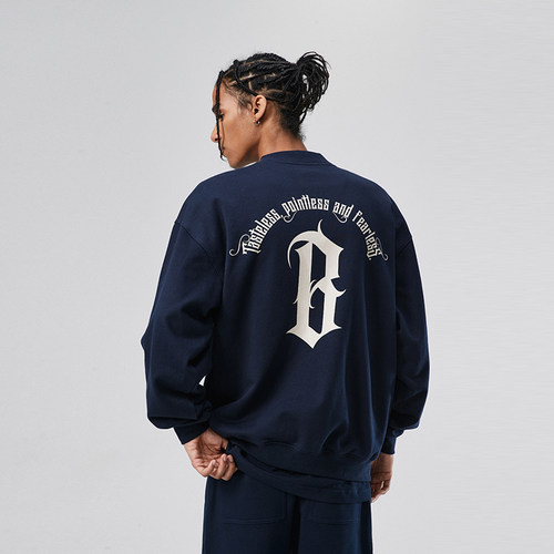 圆弧印花圆领卫衣