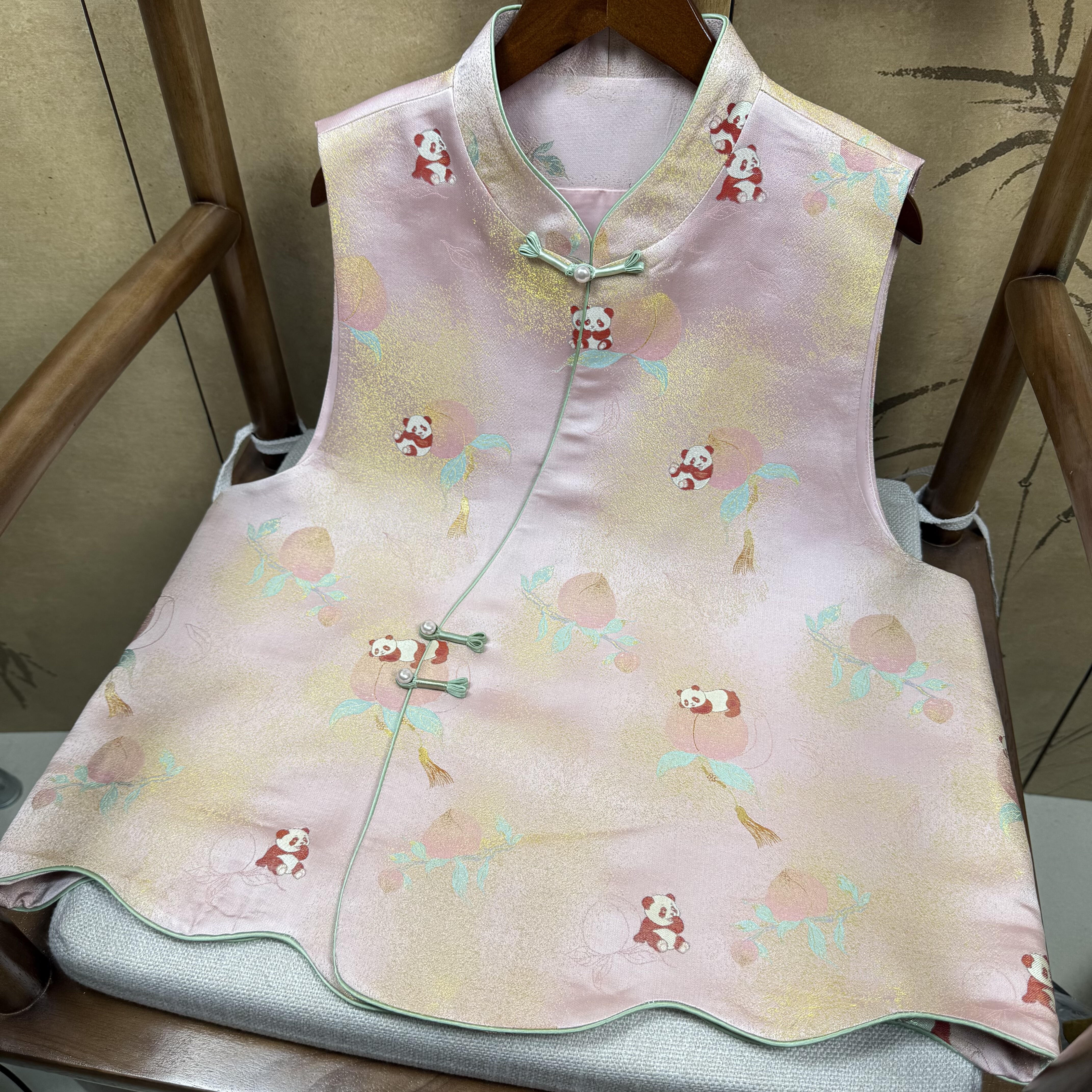 三马宋锦100%桑蚕丝40姆米四重维熊猫抱桃织金马甲新中式国风马甲