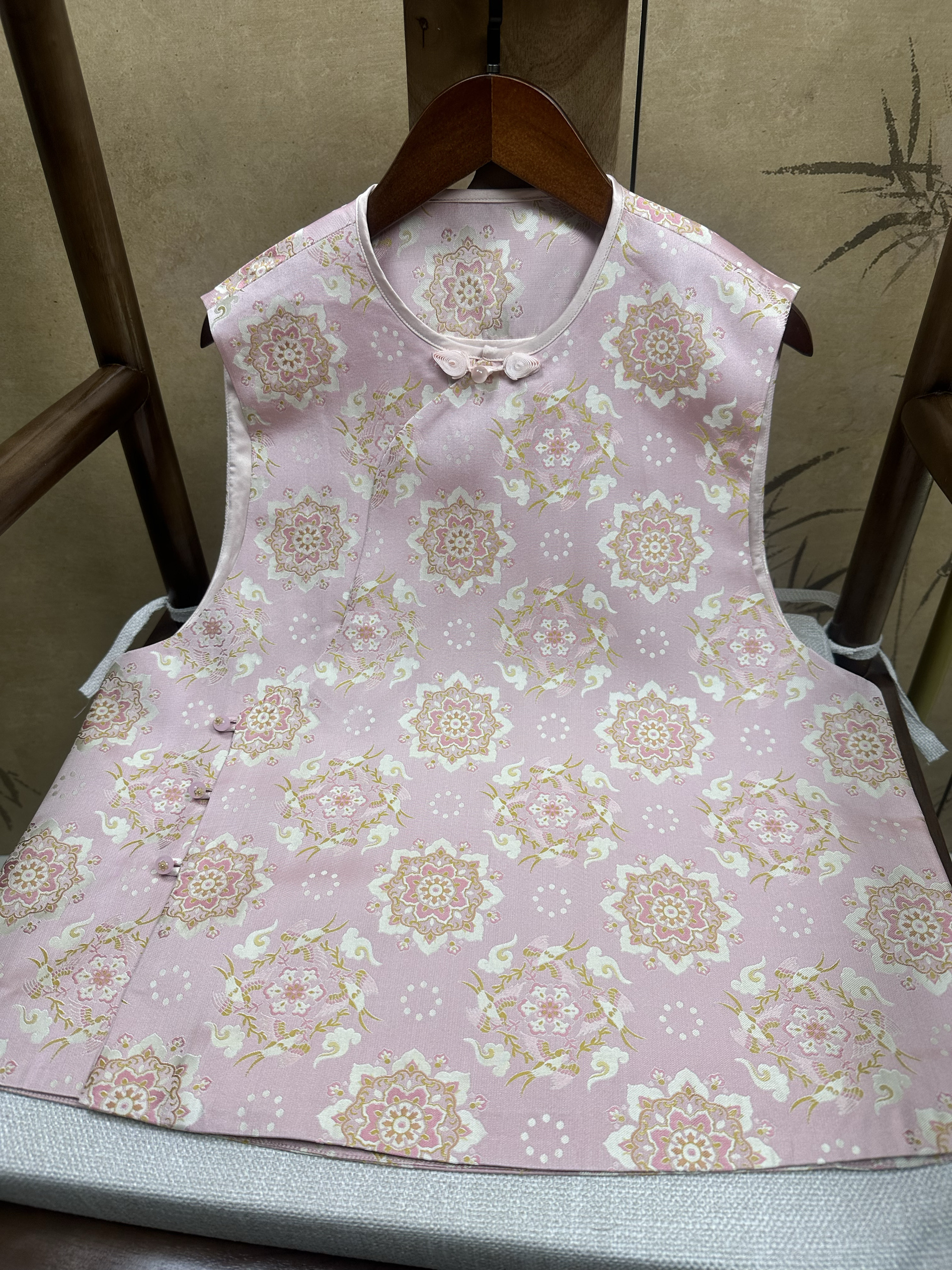 粉地喜鹊宝相花满分桑蚕丝宋锦马甲胸围新中式国风设计版