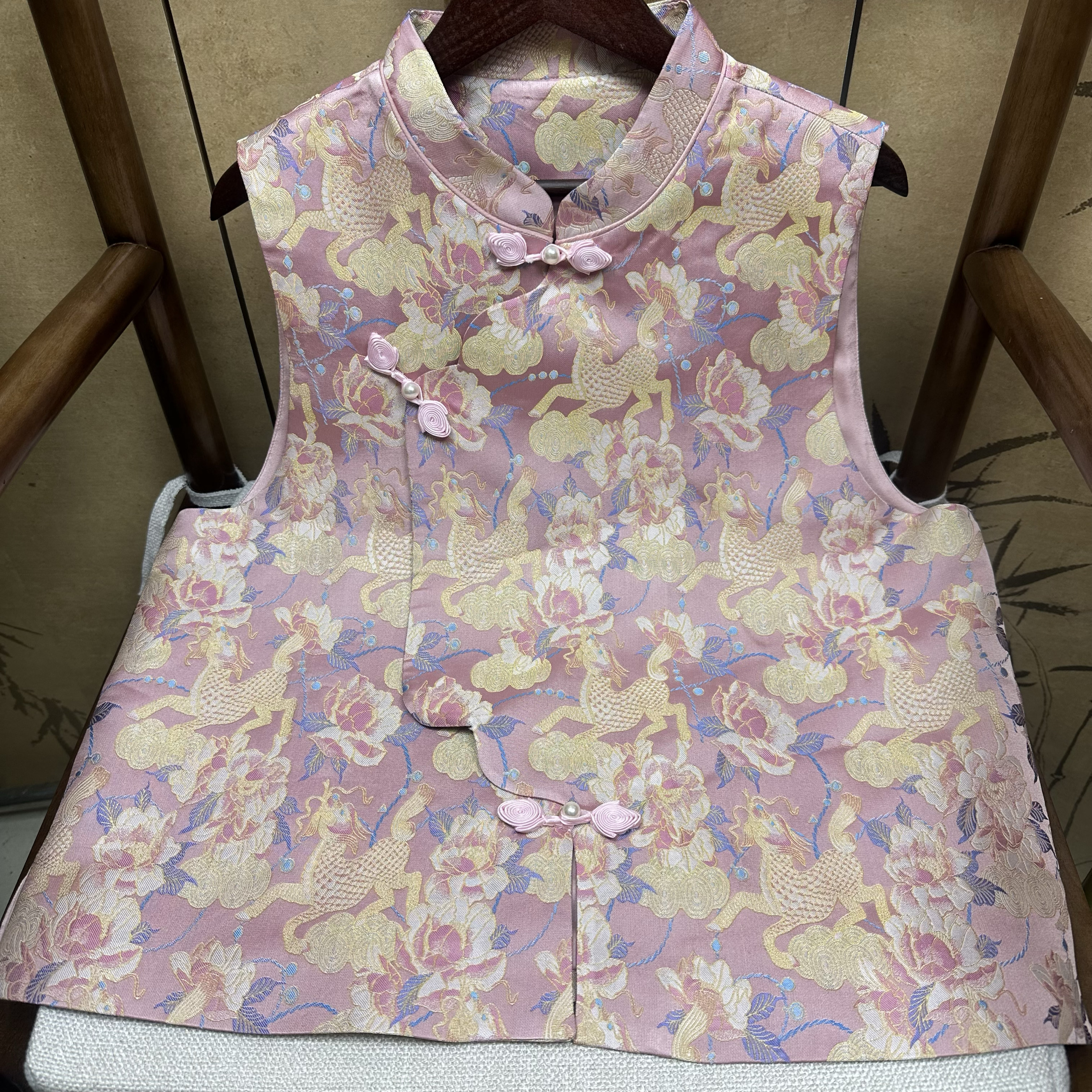 满分桑蚕丝织金老宋锦粉底麒麟牡丹纹马甲新中式国风气质马甲