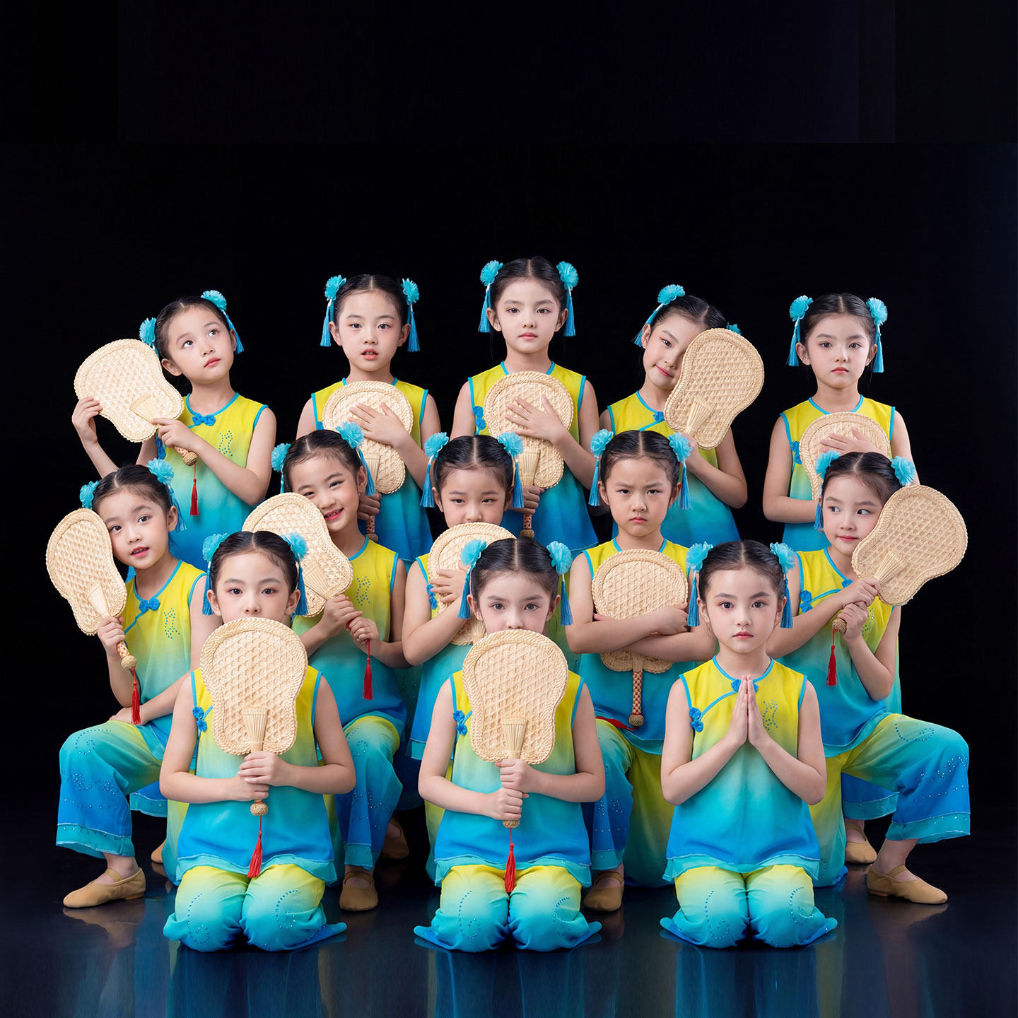 还小儿童舞蹈演出服夏季表演服六一节外婆桥蒲扇摇过的夏天舞蹈服