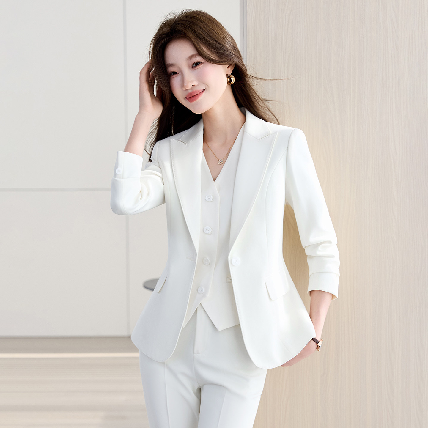 米白色西装套装女2026新款商务修身工作服酒店经理接待通勤职业装