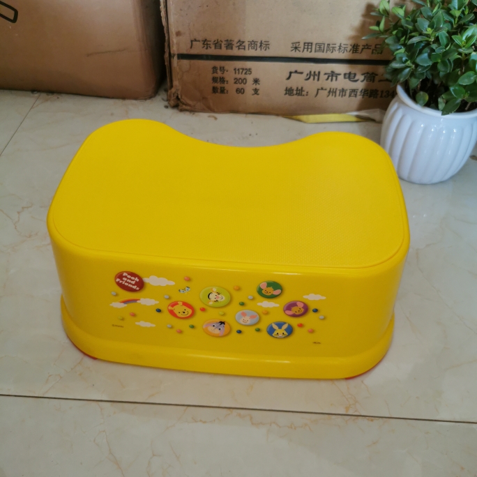 日本进口日式儿童卡通浴室宝宝防滑洗澡凳子马桶刷牙增高防滑凳