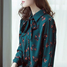 2020春装新款韩版蝴蝶结雪纺碎花衬衫女短款长袖印花打底衫上衣