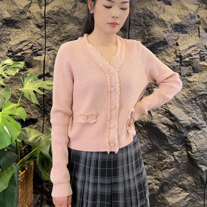 可路莎小香风毛边流苏短款针织衫