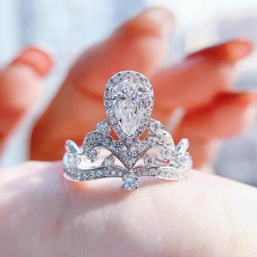 S925莫桑石戒指皇冠群镶水滴形钻戒女款异形结婚戒指镀银闭口指环