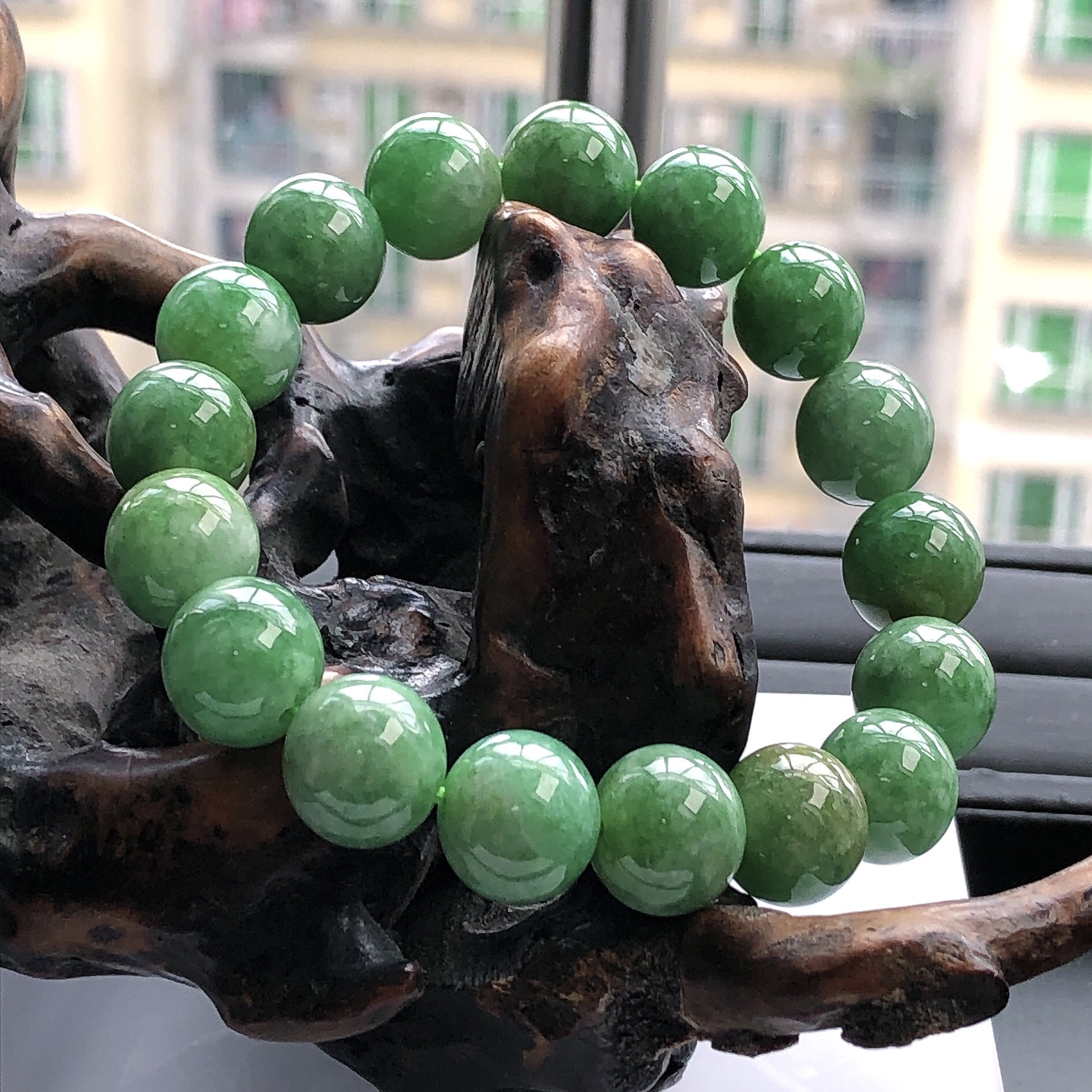缅甸天然翡翠A货圆珠满色手链串