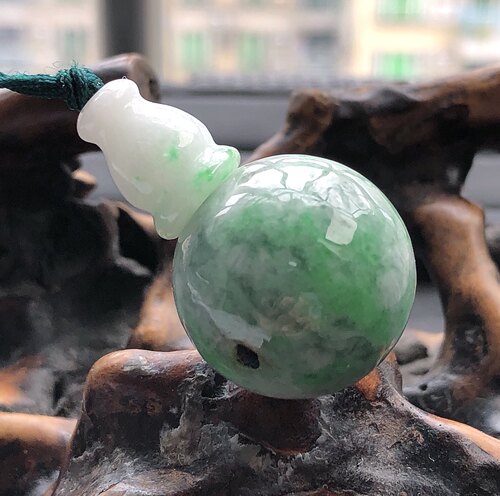 缅甸天然翡翠A货三通圆珠佛头