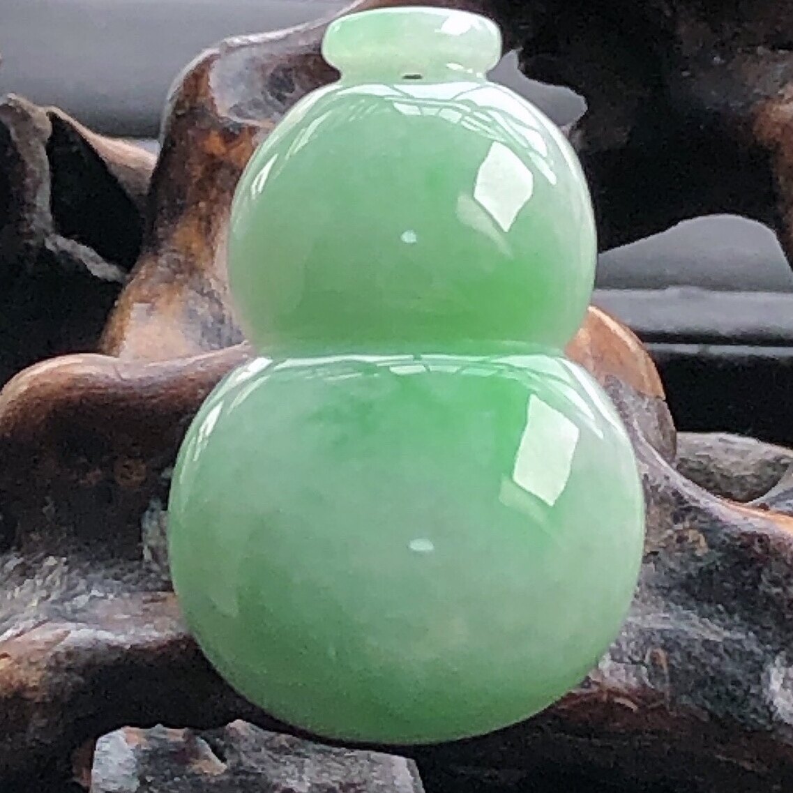 缅甸天然翡翠A货飘阳绿葫芦吊坠