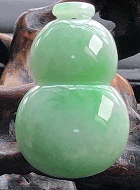 自然光实物拍/缅甸天然翡翠A货飘阳绿葫芦吊坠挂件9.04g老坑满绿