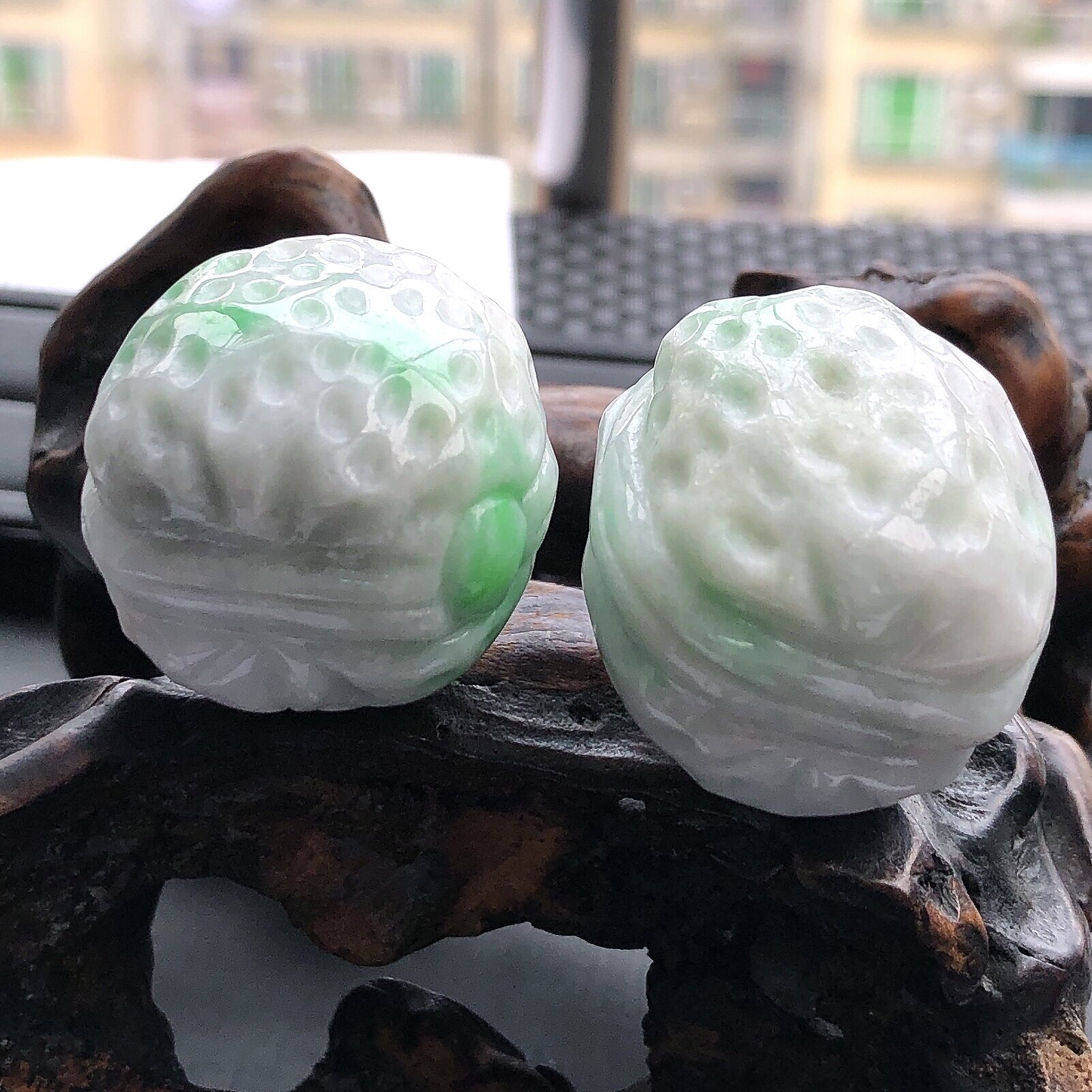 缅甸天然翡翠A货核桃把玩件一对
